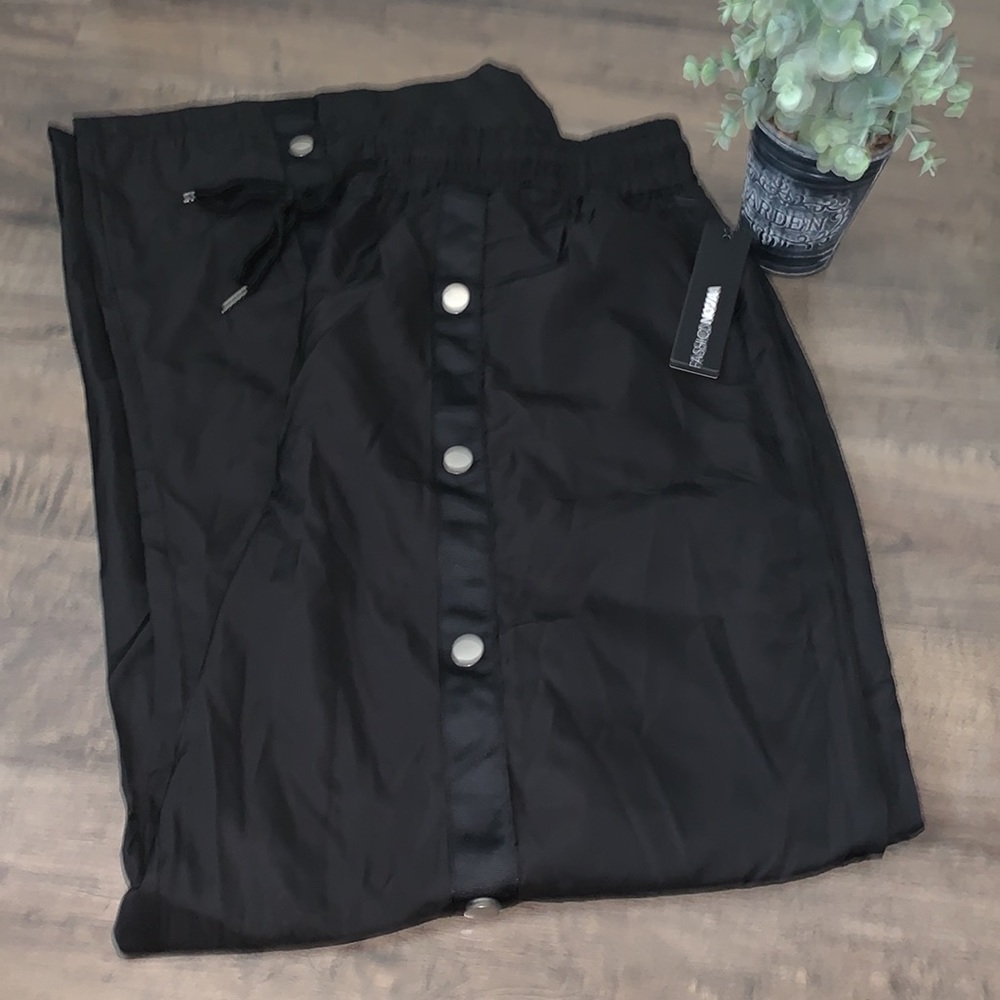 NWT FASHION NOVA PARACHUTE PANTS - Picture 4 of 8